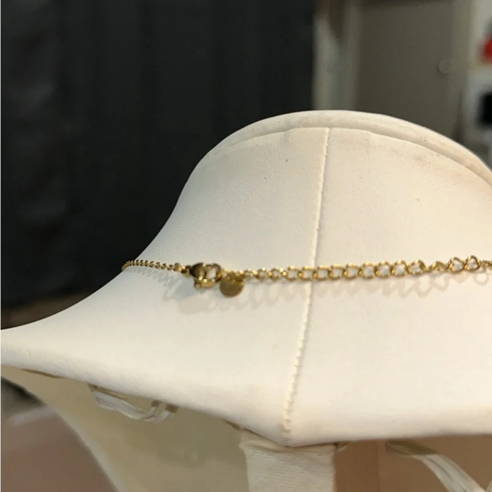 in fashion lv necklace 18” long - Picture 4 of 14